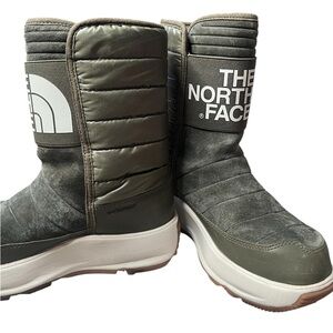 The North Face Ozone Park Winter Waterproof Pull
Boots size 6